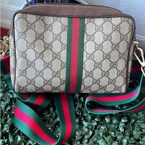 Gucci crossbody Sherry line pouch bag